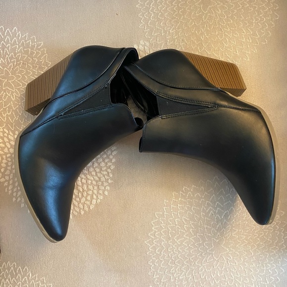 A.N.A. Heeled Boots - Picture 4 of 5